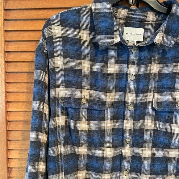 American Eagle Women’s Blue and White Plaid Autumn Flannel Sz M - Picture 3 of 7